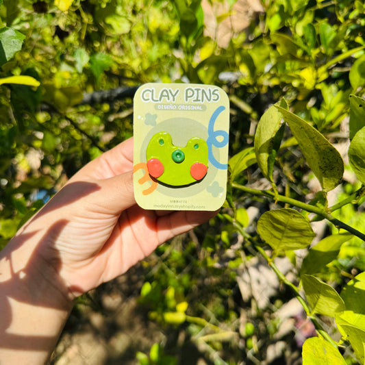 Clay pin "Silly frog"
